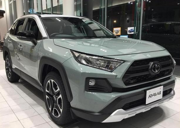 首臺全新2019款豐田RAV4實(shí)車到店！209馬力配2.5L