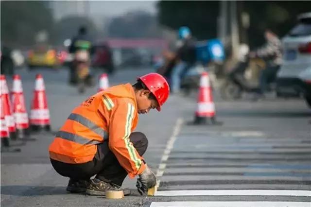 修路也能導(dǎo)致車輛違章？ 車主：比竇娥還冤！