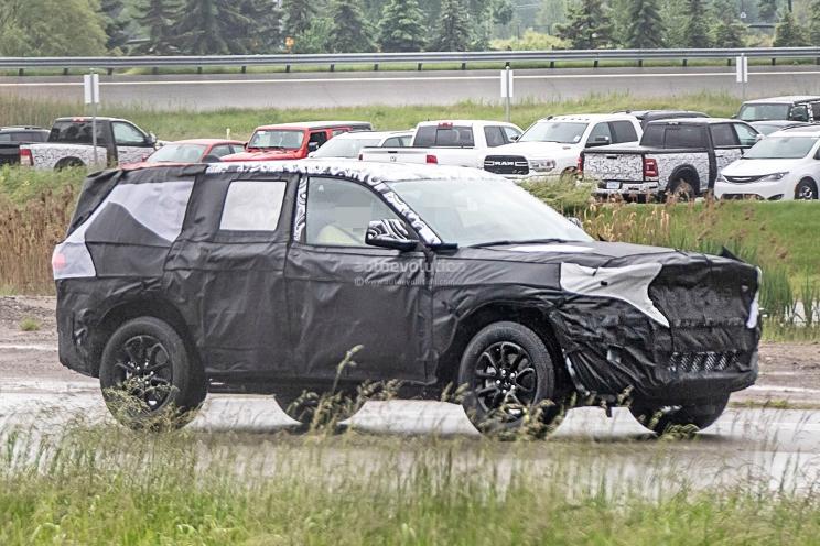 全新大切諾基諜照曝光 車身尺寸疑似加長