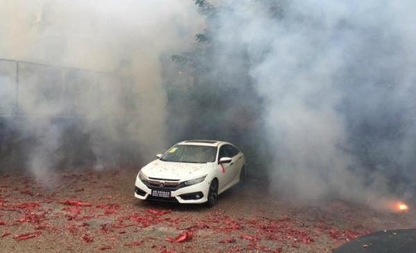 買車要有儀式感,這些奇葩的提車風(fēng)俗,你有做過嗎?