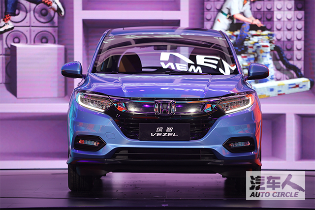 【汽車人】揭“竿”而起!小型SUV“新王”現身
