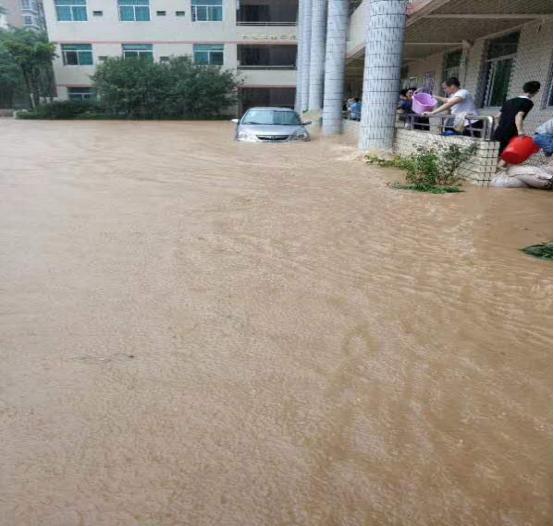 南方暴雨不斷，車子停路邊被水淹了，保險公司賠全款嗎？