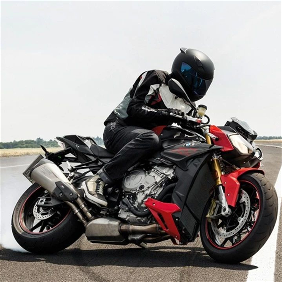 扮猪吃虎的超级街车：解析2019款BMW S1000R