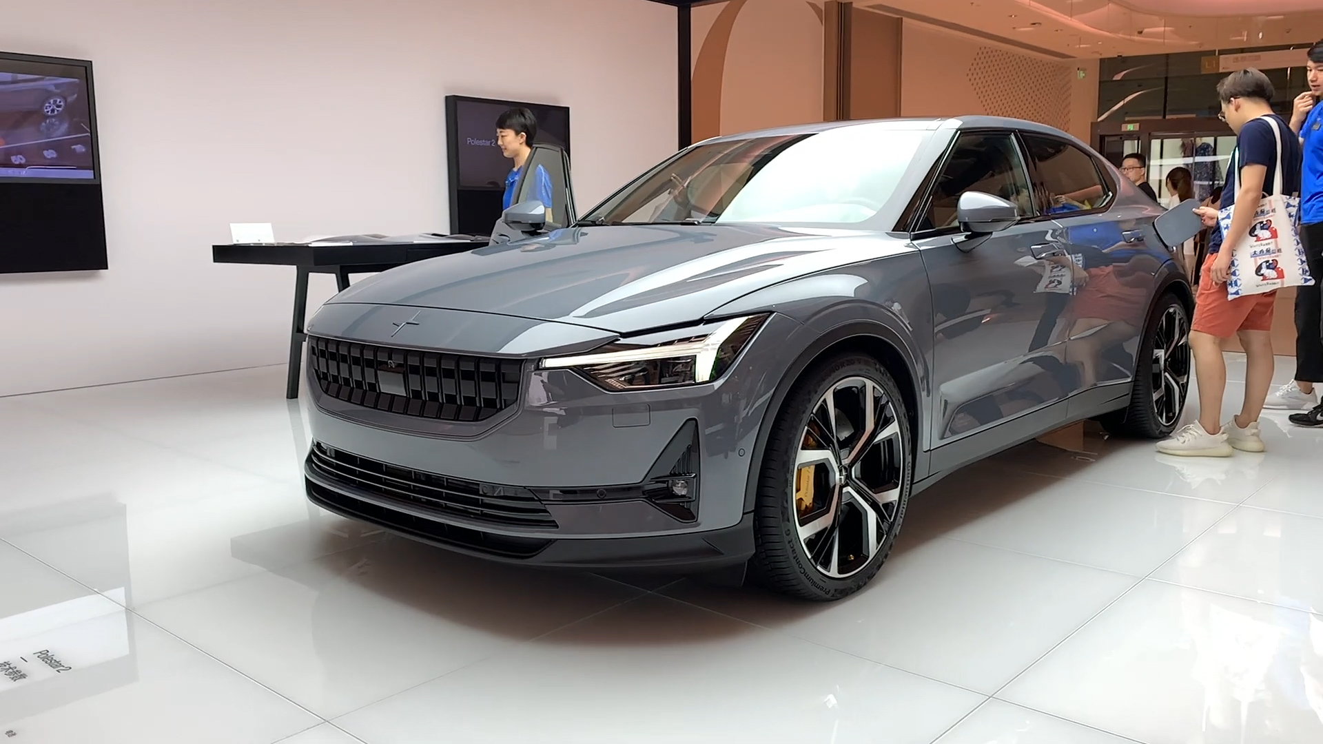 涓子靜態(tài)體驗(yàn)Polestar2，它跟Model3你喜歡哪個(gè)？