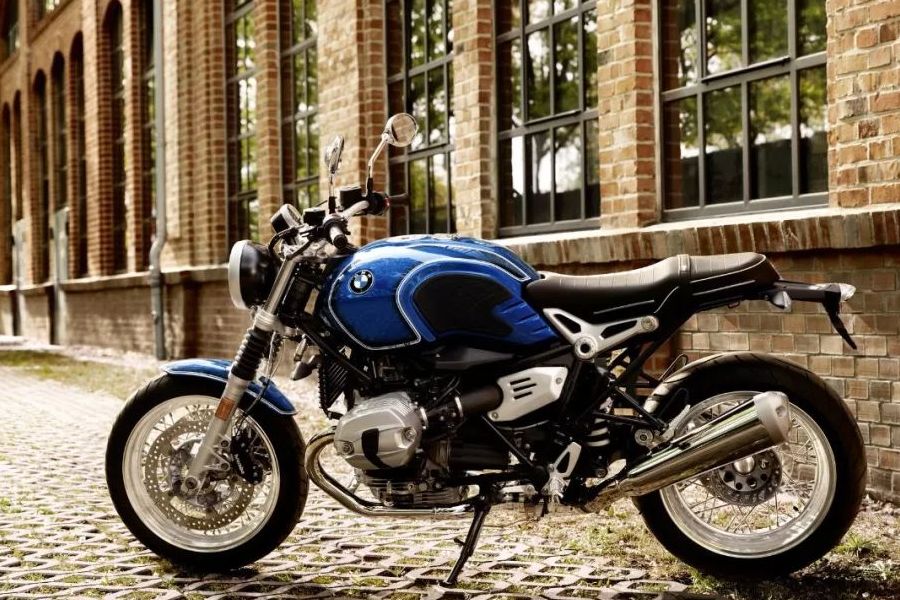 拿铁推出柏林建厂纪念版，致敬摩托车里的BMW 5系