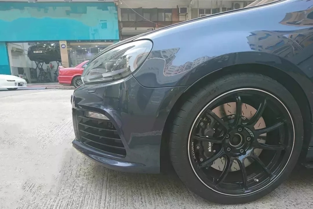 大眾高爾夫R，改裝Alcon CAR89剎車(chē)套件