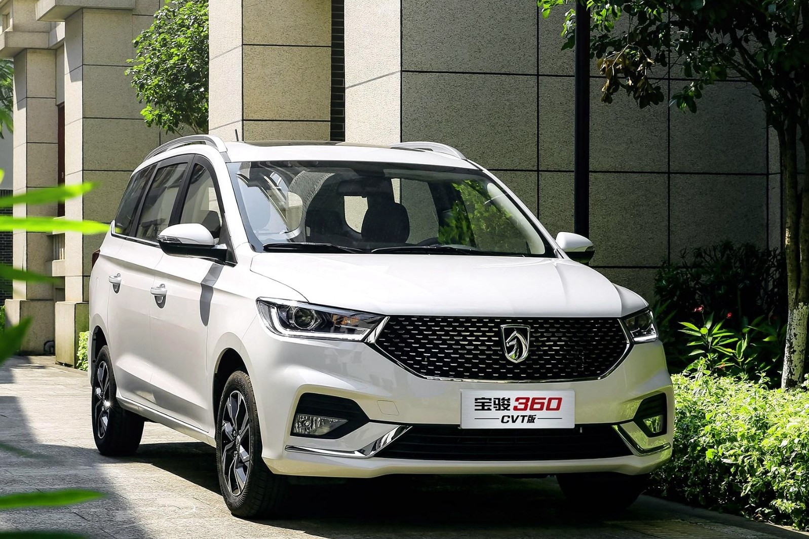 3分鐘看車圈:油耗降至2.1L!國產全新奧迪A6L插混版曝光