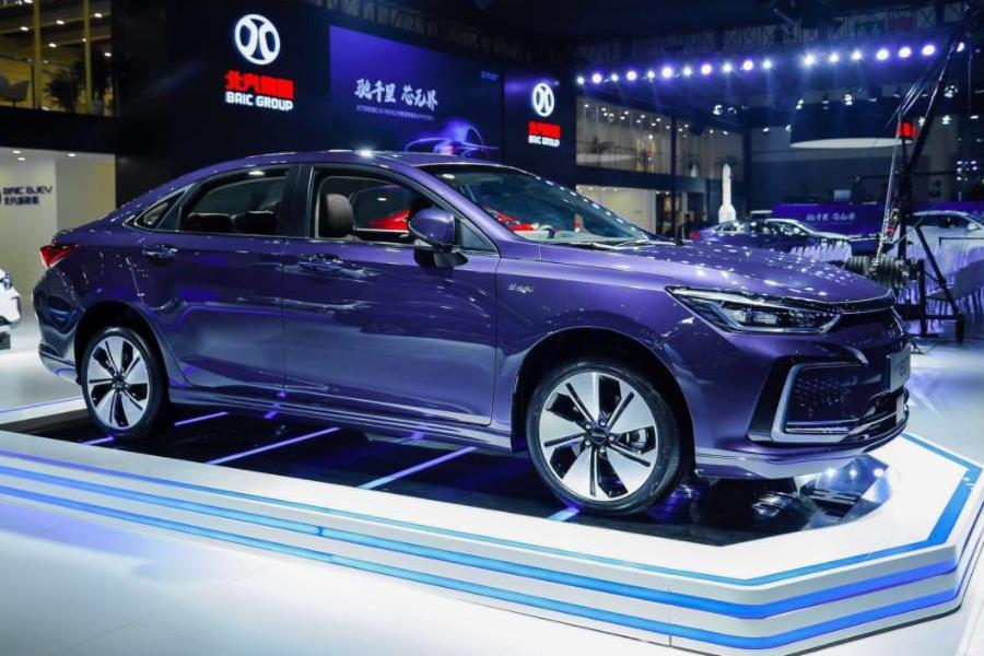 北汽再推精品轎車(chē)，空間大跑的遠(yuǎn)，挑戰(zhàn)特斯拉有戲嗎？