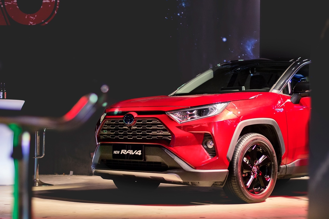 2.5L双擎/电子四驱 丰田RAV4荣放售17.48万起