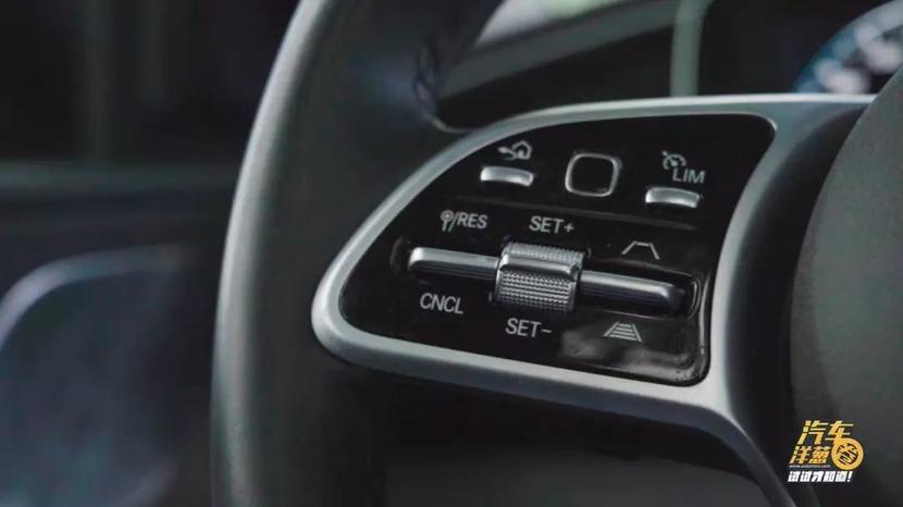 宝马x5措手不及?奔驰全新suv,四向空气悬架,起步258马