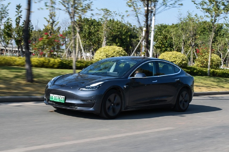 “十六歲”車壇生力軍 Tesla Model 3