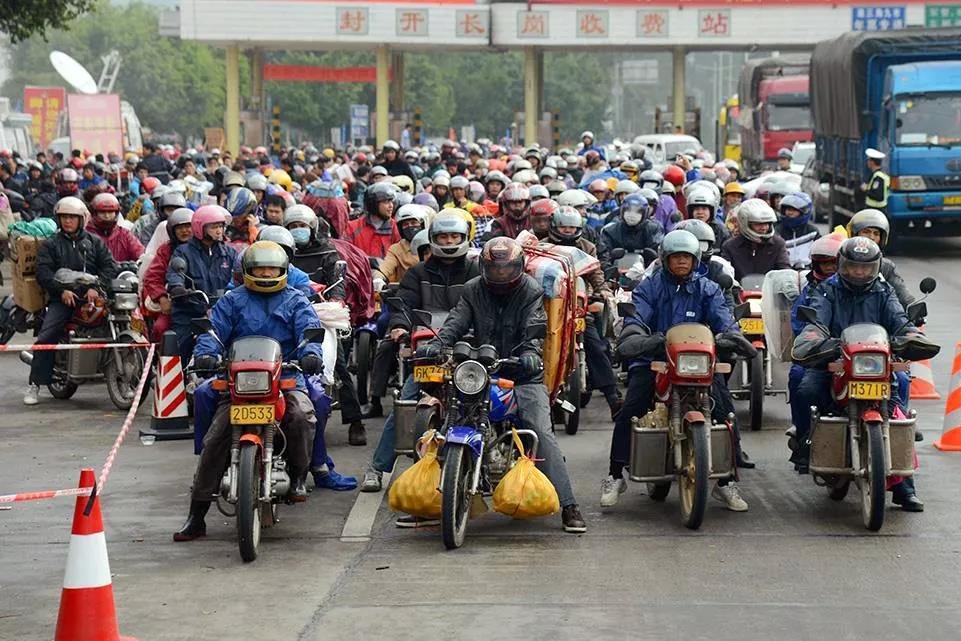 臨近春節(jié)，摩托車返鄉(xiāng)大軍再踏征程