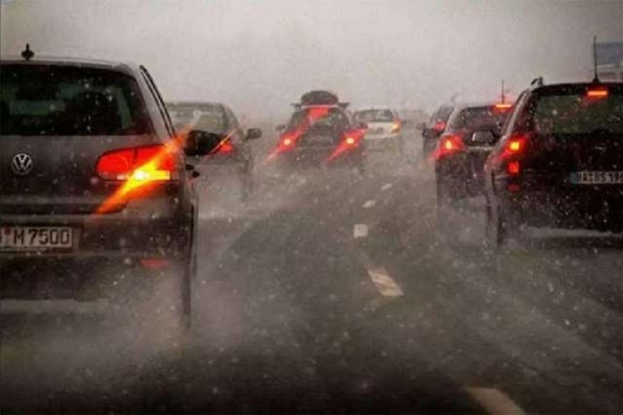 下雨天行車開什么燈？ 濫用雙閃燈容易違章