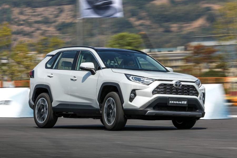 看過全新RAV4榮放的懸架，別人的只能叫“彈簧”…