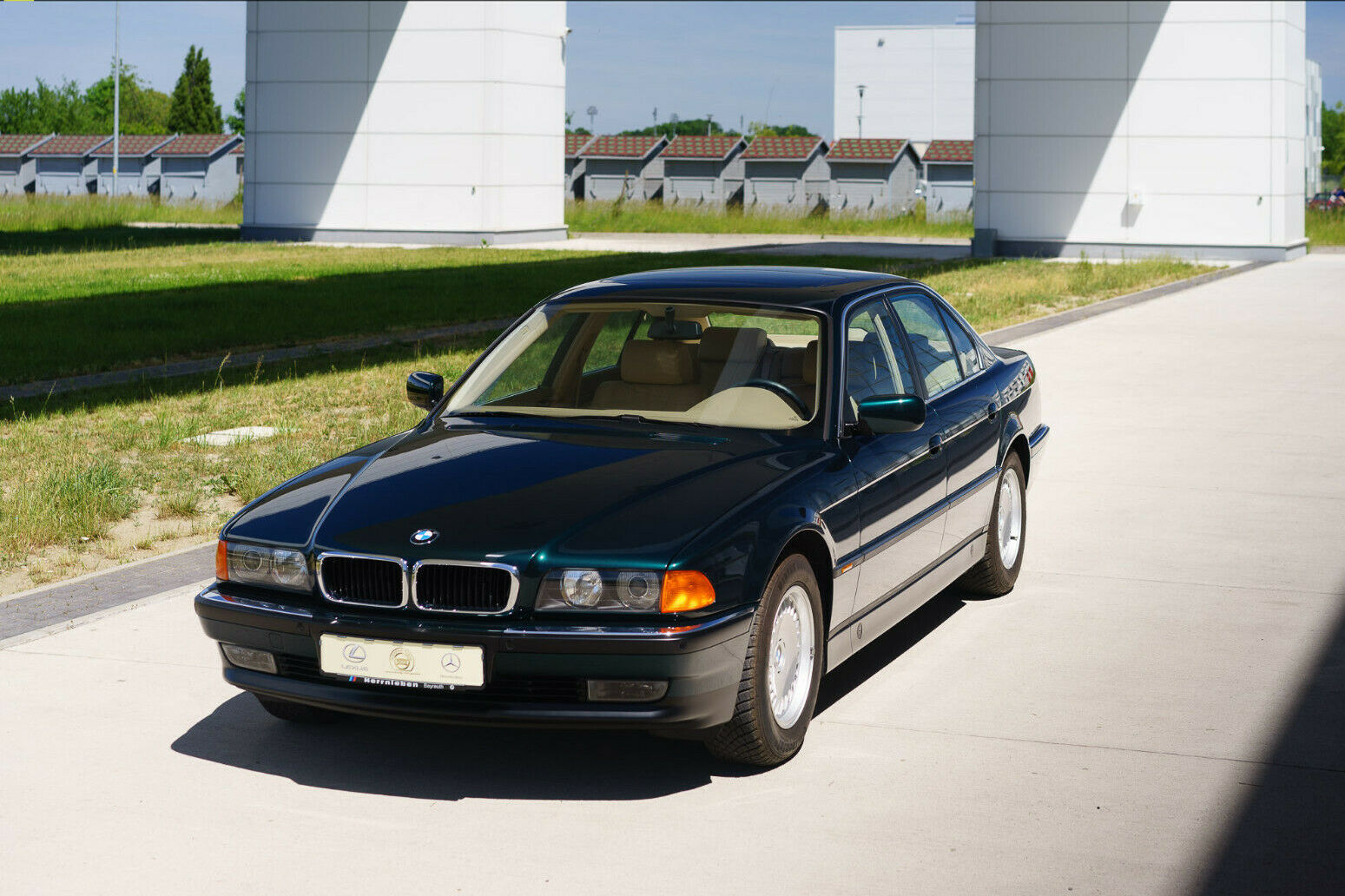 这是一台来自1997年的全新宝马7系E38 740i