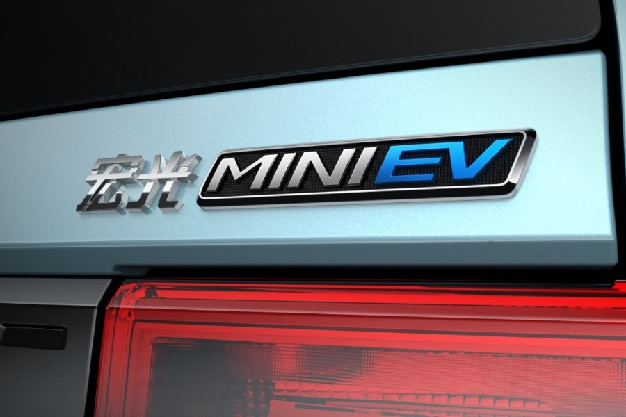 五菱全新電動車命名為宏光MINI EV 4座設(shè)計(jì)滿足日常出行