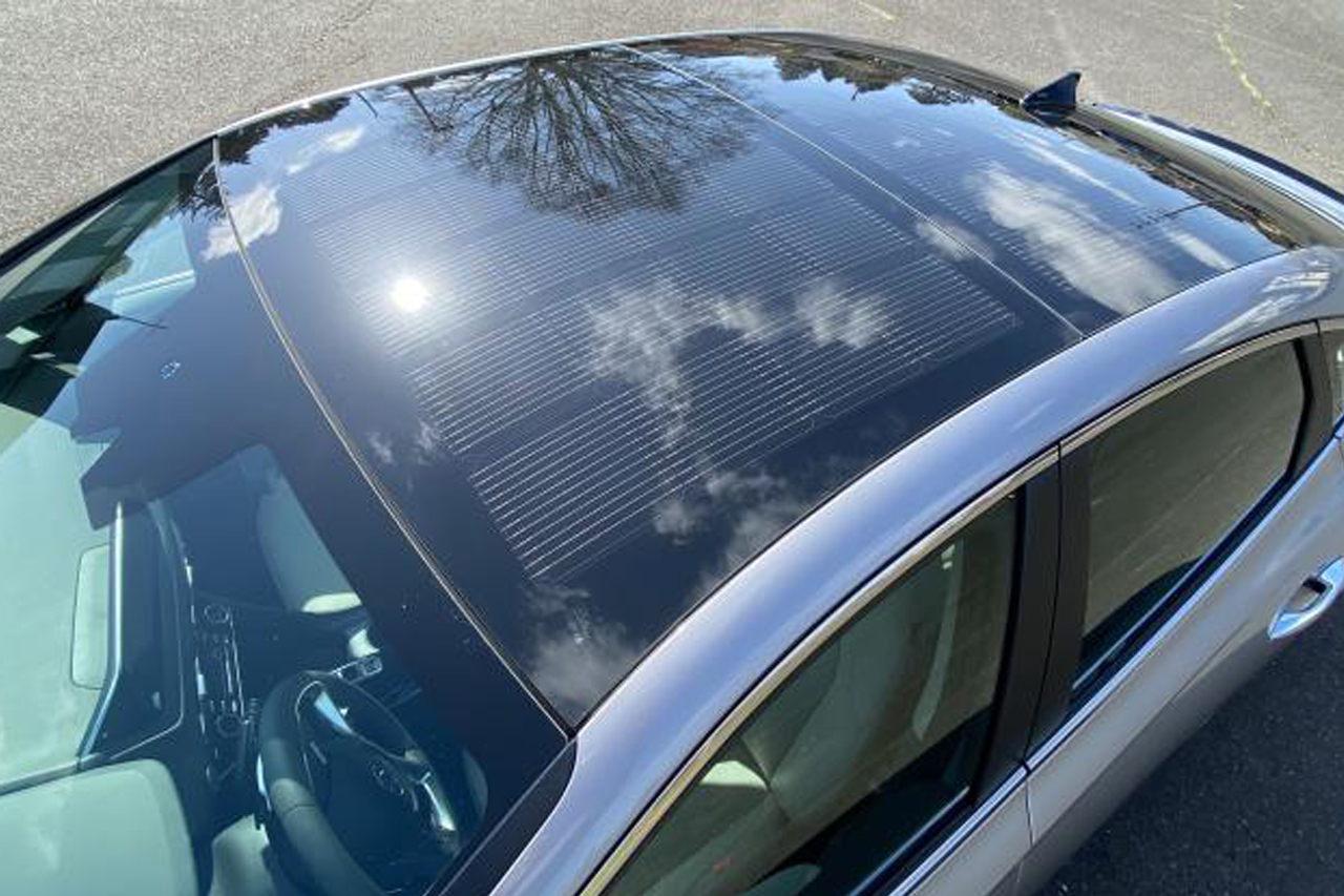 索纳塔太阳能车顶不仅更轻 晒晒就能增程