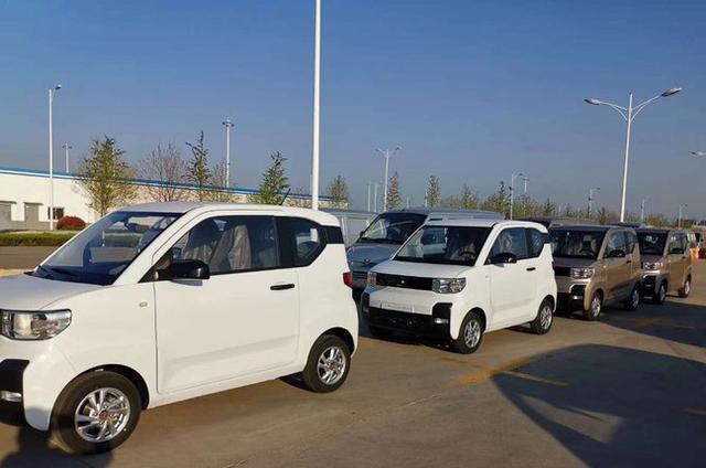 五菱甩出"王炸,推出城市乡村代步"神车,不用烧油上绿牌