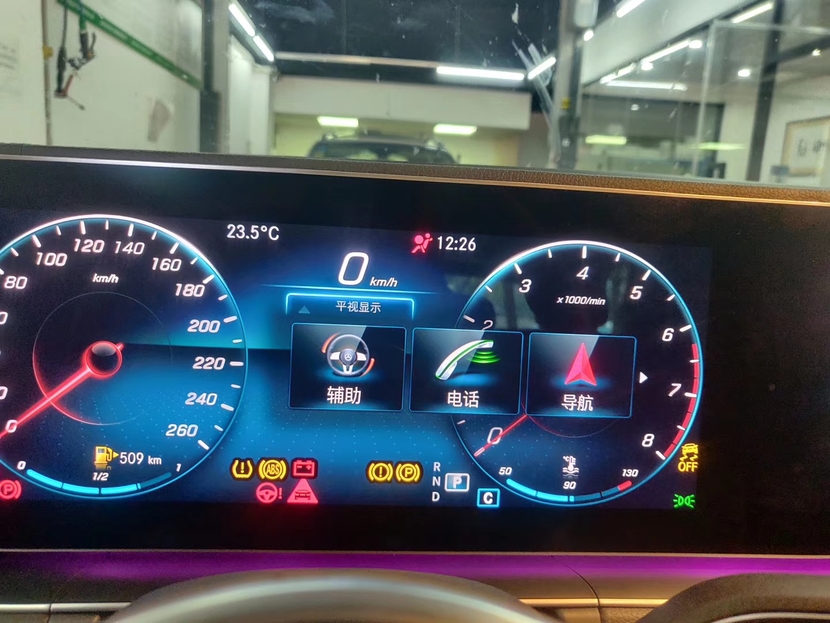 新款奔驰gls450安装 抬头显示 盲操作,多功能仪表盘