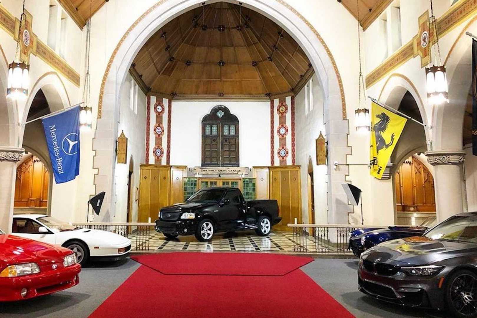 美国废弃教堂变身豪华汽车俱乐部