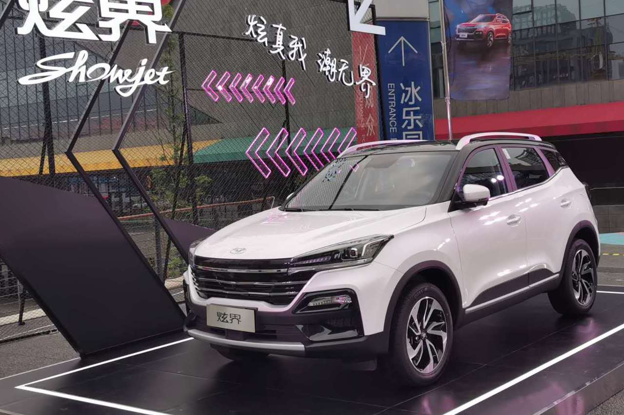 智能多屏SUV，双10.25吋大屏，最高配才7.99万