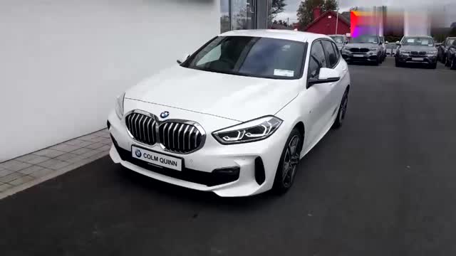 2020款寶馬1系118i實車展示，坐進(jìn)車內(nèi)看到內(nèi)飾，我立刻心動了