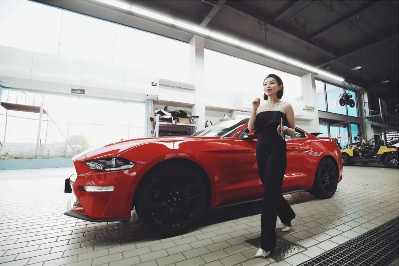 钢铁丛林里的Mustang 难忘的那抹红色