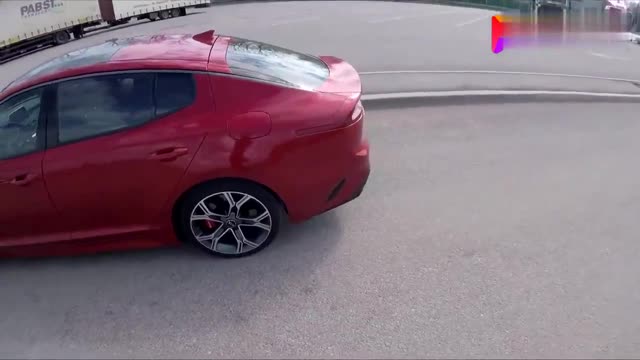 試駕體驗(yàn)起亞斯汀格Stinger，開(kāi)車(chē)上路那刻，才知道有多霸氣