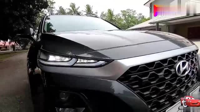 按下現(xiàn)代勝達車鑰匙，后備箱打開那刻，給個不心動的理由