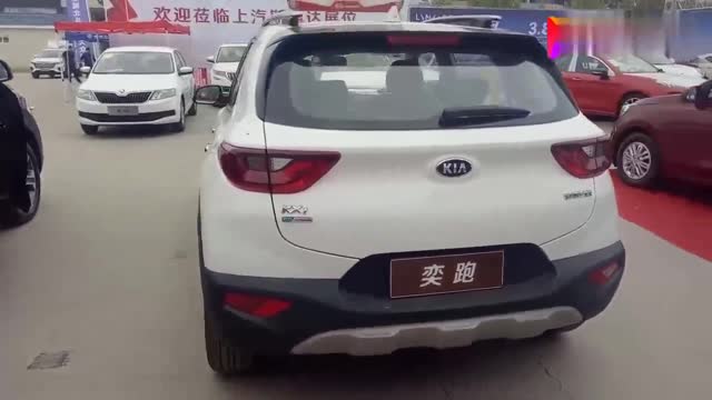 起亞奕跑驚艷亮相，打開(kāi)車門(mén)看到內(nèi)飾，買不買自己看著辦
