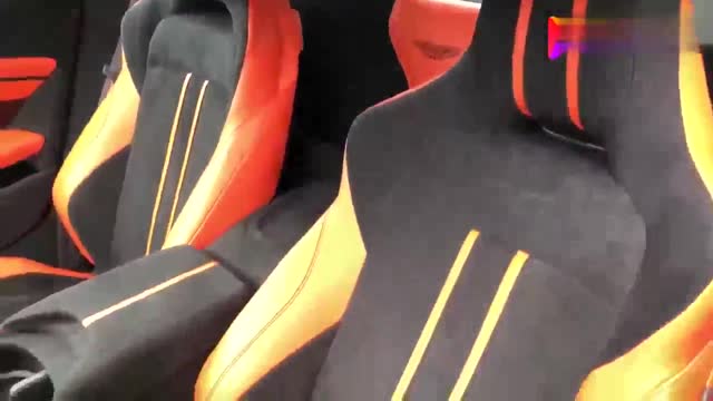 按下2020款阿斯頓馬丁Vantage車鑰匙，聲浪響起那刻才知道多霸氣