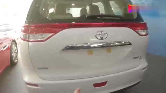 2020款全新豐田普瑞維亞展示，打開車門看到第二排，你心動(dòng)了嗎？