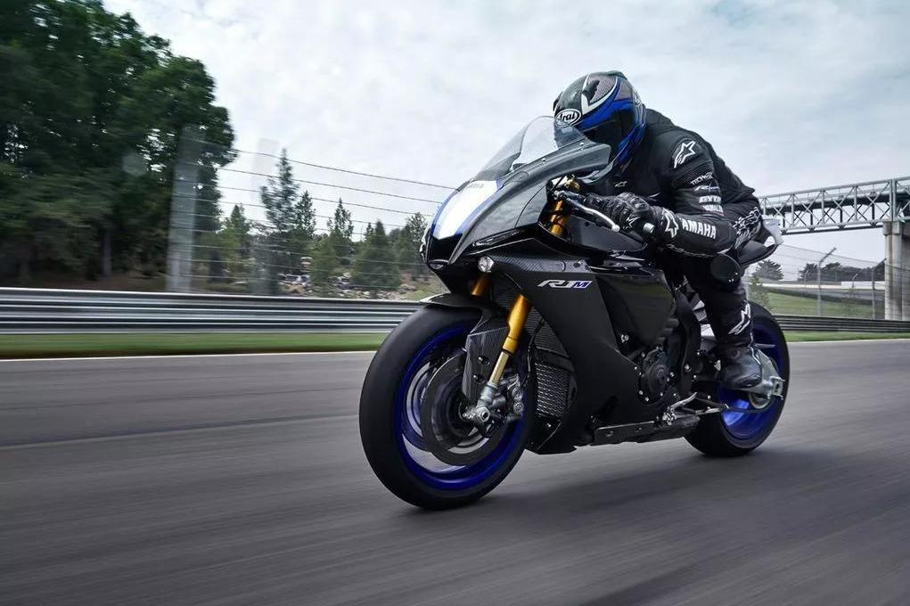 浅析雅马哈跑车王，2020款YZF-R1M