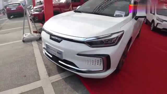 北汽新款電動車，外觀時尚，看看內(nèi)飾如何！