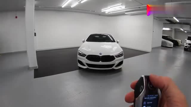 宝马m850i xdrive白色到店实拍,车钥匙就很炫!_太平洋
