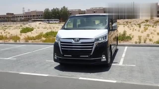新车到店,实拍2020款丰田granvia家用mpv,颜值太高!