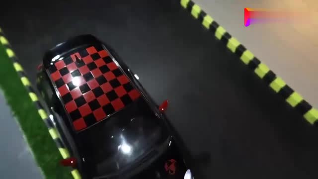汽車模型開箱展示，菲亞特500 Abarth，1比18完美比例