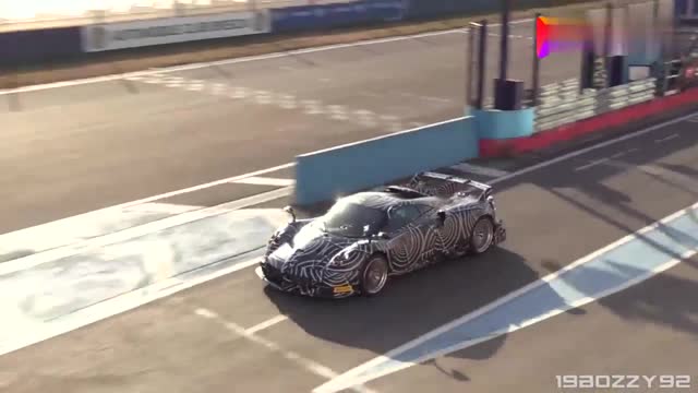 全球僅生產(chǎn)5輛的帕加尼Huayra Dragon賽道測(cè)試