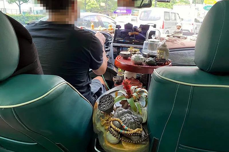 車里養(yǎng)花、泡茶都不算啥，最后一個才叫猛