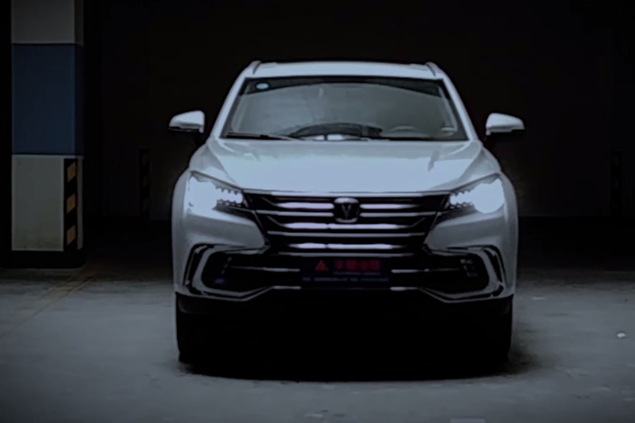 實(shí)拍長(zhǎng)安汽車外形與內(nèi)飾，猜猜這是哪款車？