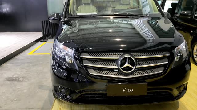 新一代奔馳威霆不同版本車型對(duì)比實(shí)拍，看后選哪一款自己拿主意！