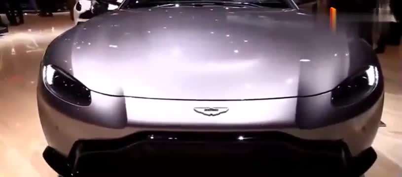 阿斯頓馬丁Vantage，銀灰色的外觀氣場十足！