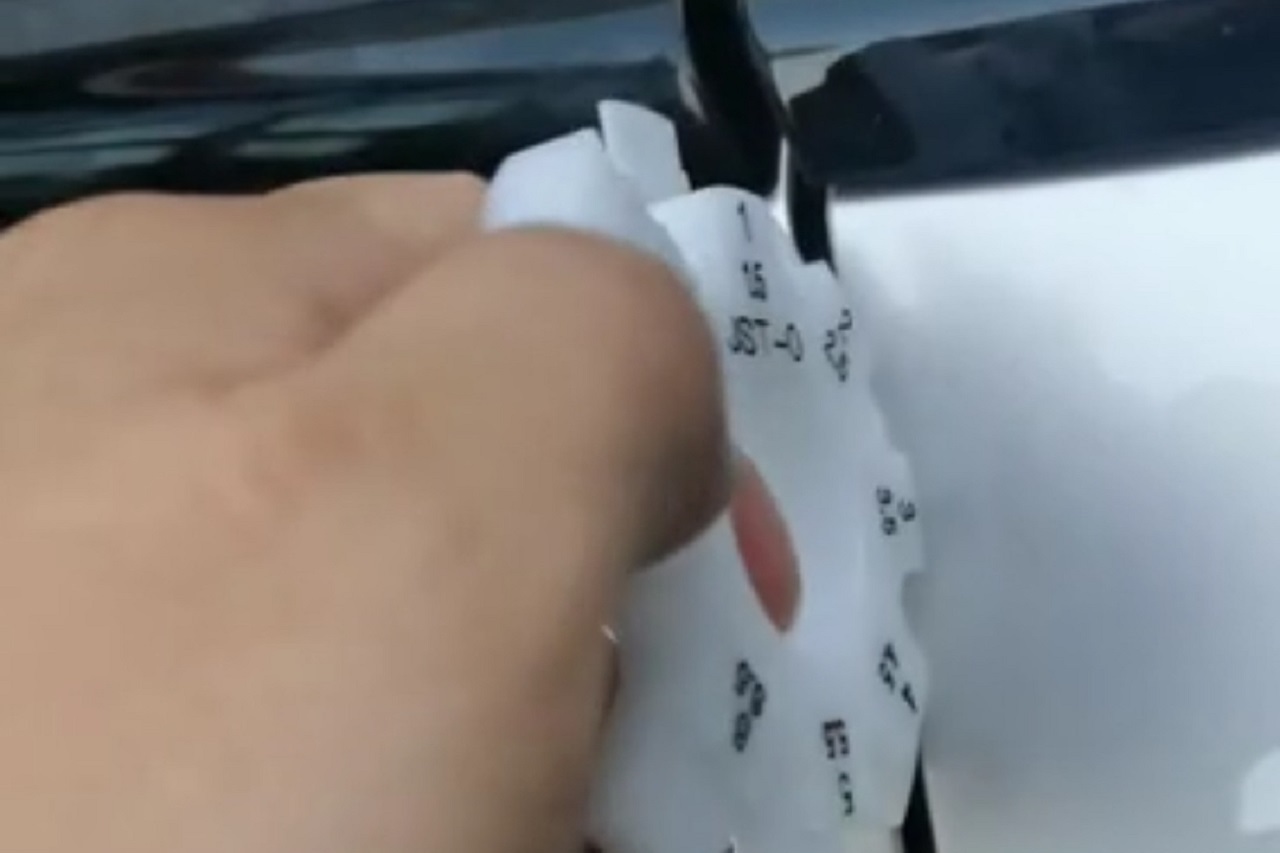 接縫差小測(cè)試：新寶駿RC-5后門接縫，誤差在合理范圍內(nèi)
