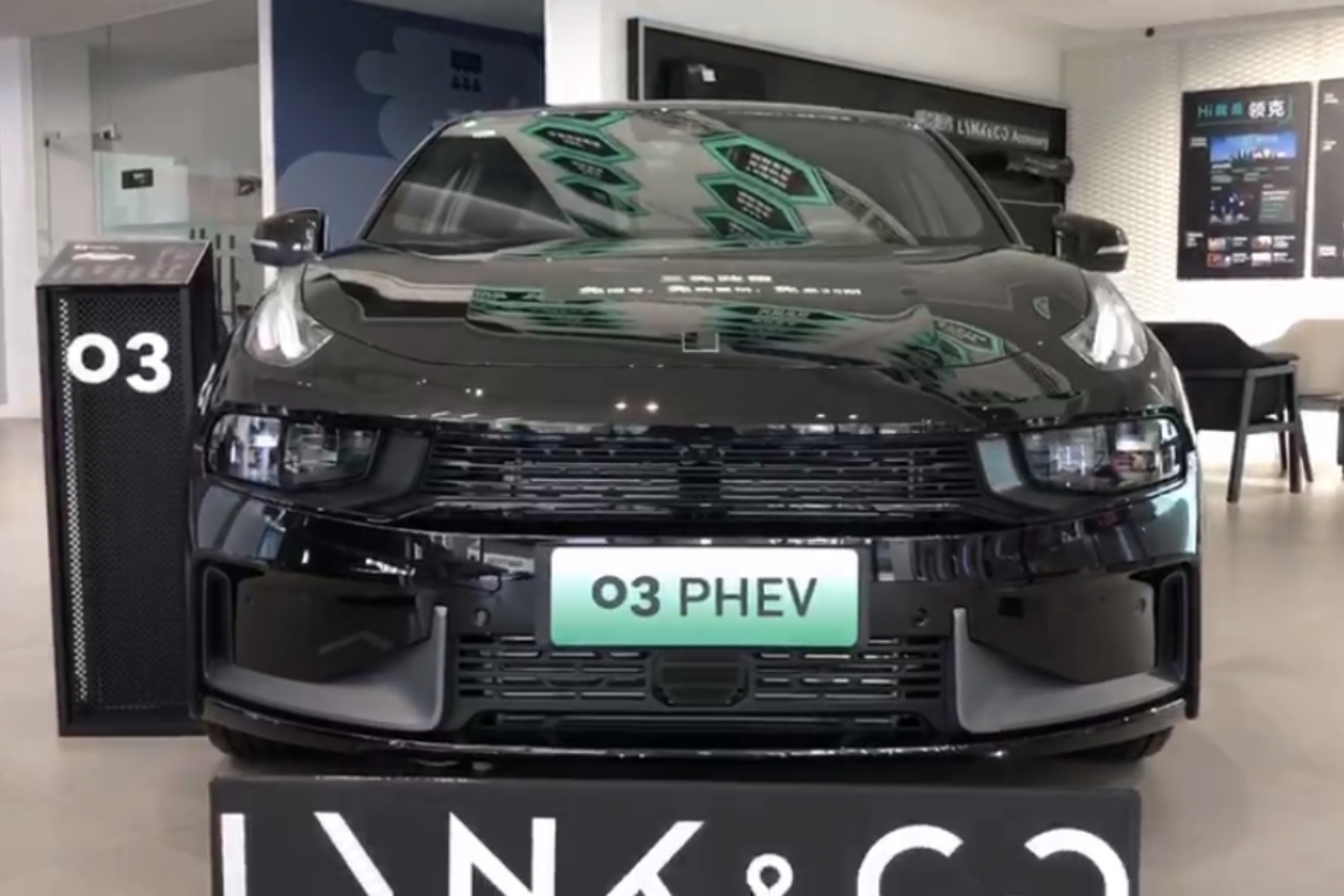 領(lǐng)克03 PHEV 近距離實拍，喜歡它那炯炯有神的大眼睛