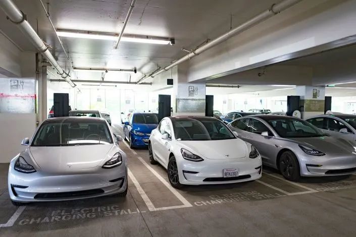 電動汽車三年平均貶值52%，特斯拉Model 3最保值？