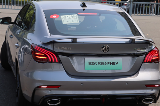 试驾第三代名爵6 phev 超能驾控 颜值高还省油