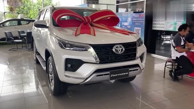 2020款丰田奔跑者fortuner,全面了解外观内饰,给个不买的理由!