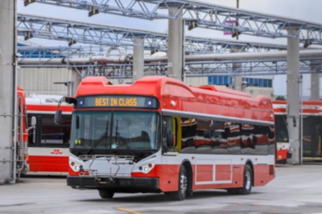 比亚迪电动巴士驶入加拿大最大城市