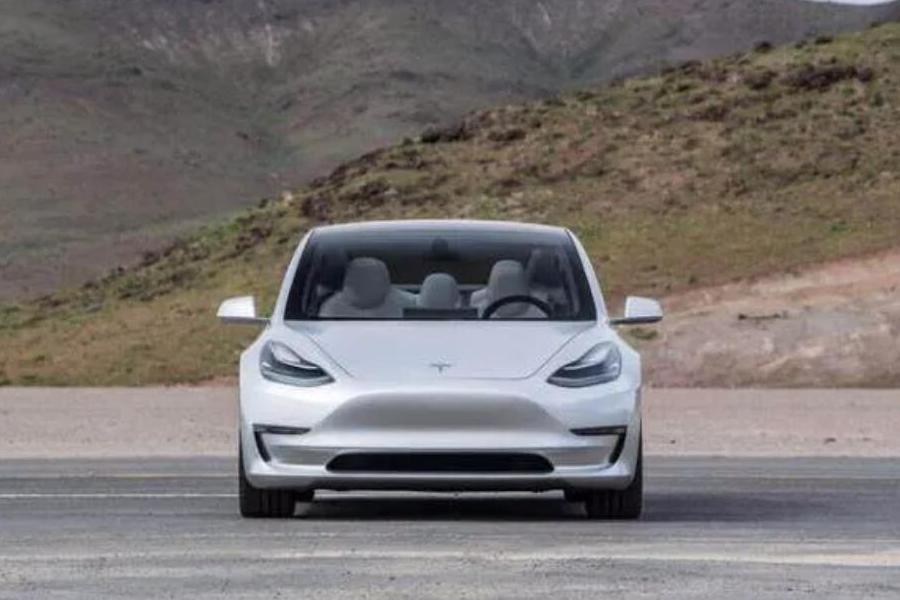 Model 3把假人撞碎了一地，宝骏RS5就算赢了吗？