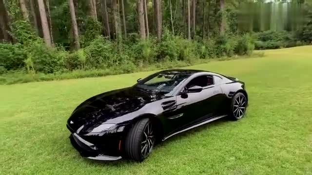 2020款阿斯頓馬丁Vantage登場(chǎng)，打開(kāi)無(wú)框車(chē)門(mén)才是驚艷的開(kāi)始！
